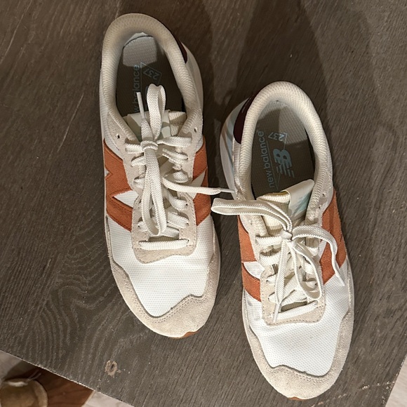 New Balance women's sneaker Cream and Orange Sneakers ws237 9 - Picture 3 of 6